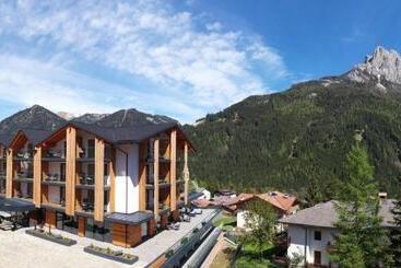 هتل Ciampedie Luxury Alpine Spa