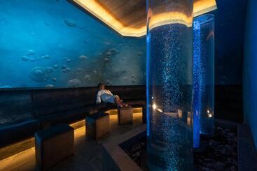 هتل Ciampedie Luxury Alpine Spa