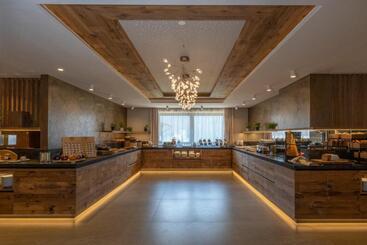 هتل Ciampedie Luxury Alpine Spa