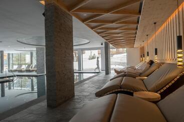 هتل Ciampedie Luxury Alpine Spa