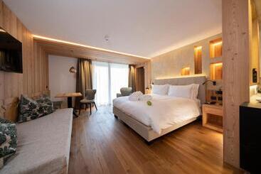 هتل Ciampedie Luxury Alpine Spa