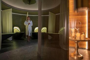 هتل Ciampedie Luxury Alpine Spa
