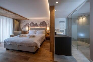 هتل Ciampedie Luxury Alpine Spa