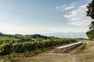 هتل Perelli Winery
