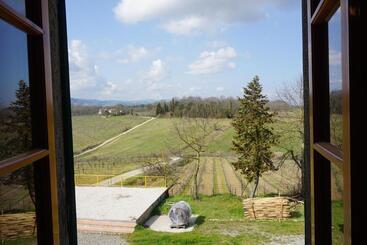 هتل Perelli Winery