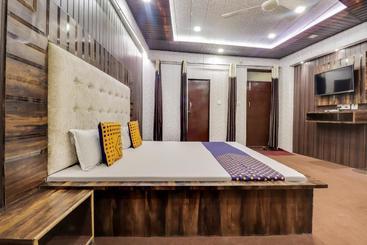 هتل Spot On 65515 Kanpur Deluxe