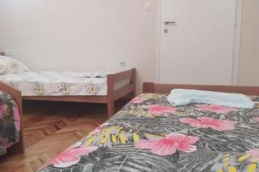هاستل Apartment   Jona