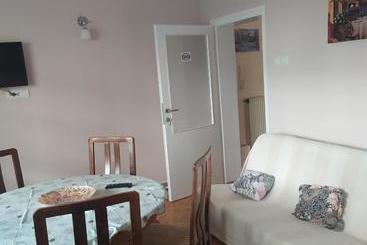 هاستل Apartment   Jona