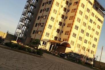 Buraha Zenoni Hotel And Resort