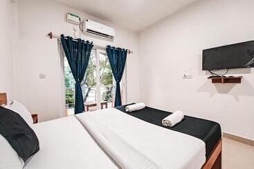 هتل Vibes Inn