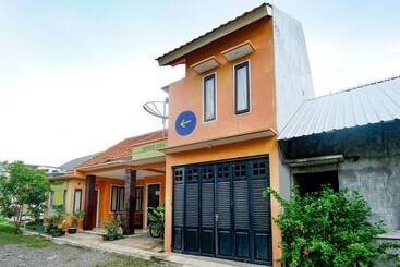 هتل Spot On 2414 Homestay Potroyudan Syariah