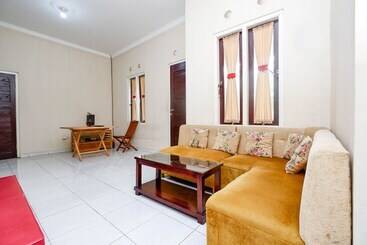 هتل Spot On 2414 Homestay Potroyudan Syariah