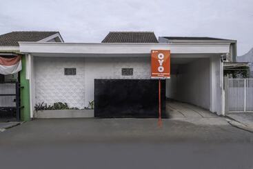 هتل Oyo 2391 Baladewa Residence Syariah