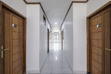 هتل Oyo 2391 Baladewa Residence Syariah