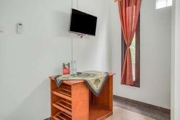 پانسیون Reddoorz Near Taman Mini Jakarta