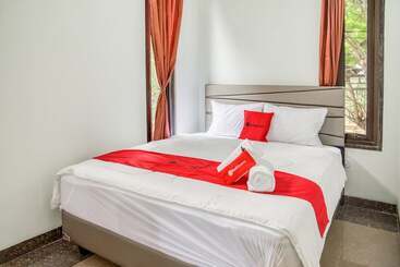 پانسیون Reddoorz Near Taman Mini Jakarta