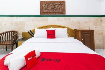 پانسیون Reddoorz Syariah Near Alun Alun Magelang Bayeman