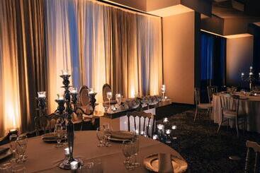هتل Courtyard By Marriott Montreal Brossard