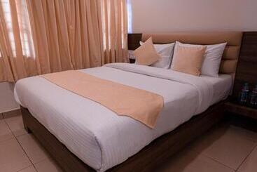 هتل Sharda Residency