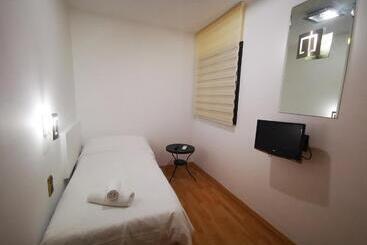 پانسیون Hostal Quinta Santillan