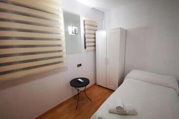 پانسیون Hostal Quinta Santillan