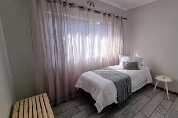 پانسیون The Retreat Guesthouse