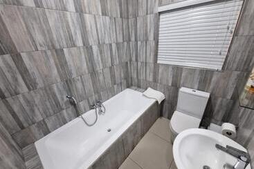پانسیون The Retreat Guesthouse