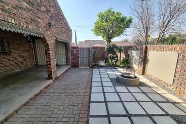 پانسیون The Retreat Guesthouse