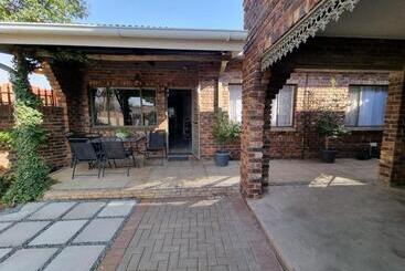 پانسیون The Retreat Guesthouse