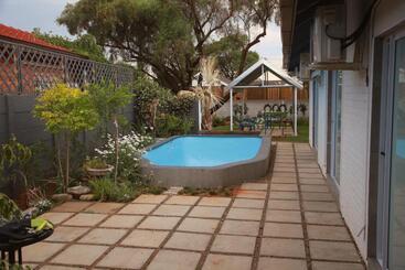 پانسیون The Retreat Guesthouse