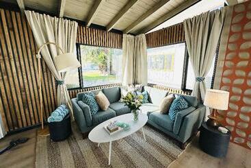 A Place In The Sun Hotel   Adults Only Big Units, Privacy Gardens & Heated Pool & Spa In 1 Acre Park