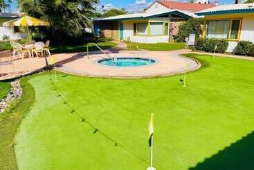 A Place In The Sun Hotel   Adults Only Big Units, Privacy Gardens & Heated Pool & Spa In 1 Acre Park
