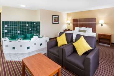 هتل Baymont By Wyndham Bowling Green