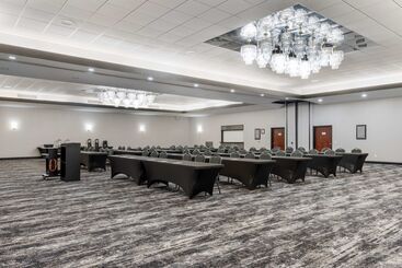 هتل Best Western Plus Eau Claire Conference Center