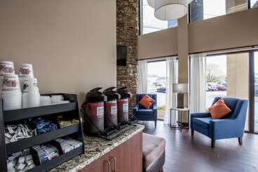 هتل Comfort Inn & Suites At Dollywood Lane