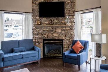 هتل Comfort Inn & Suites At Dollywood Lane