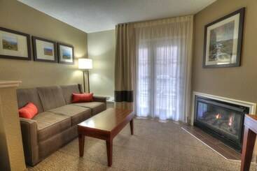 هتل Comfort Inn & Suites At Dollywood Lane