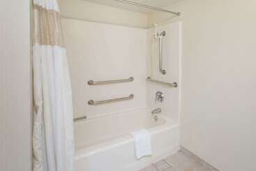 هتل Days Inn By Wyndham Palm Springs