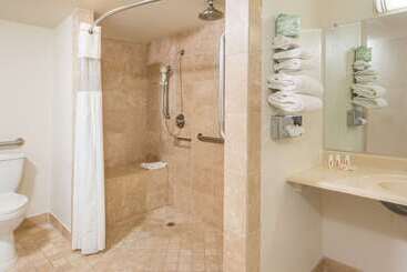 هتل Days Inn By Wyndham Palm Springs
