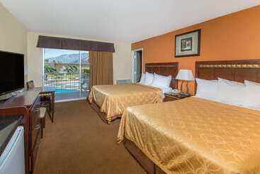 هتل Days Inn By Wyndham Palm Springs