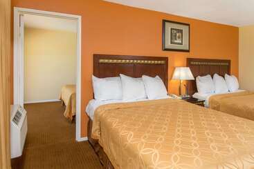 هتل Days Inn By Wyndham Palm Springs