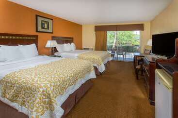 هتل Days Inn By Wyndham Palm Springs