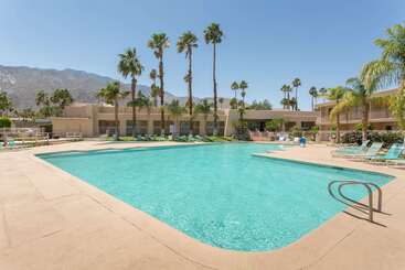 هتل Days Inn By Wyndham Palm Springs