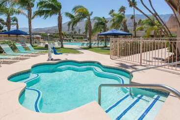 هتل Days Inn By Wyndham Palm Springs
