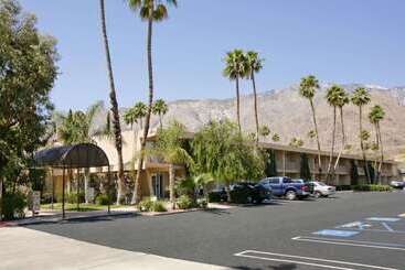 هتل Days Inn By Wyndham Palm Springs