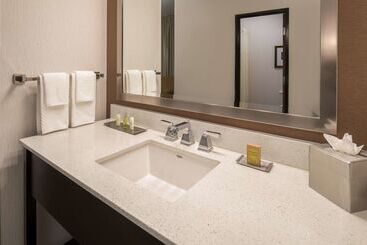 Doubletree By Hilton Hotel Vancouver
