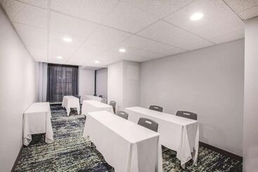 هتل Holiday Inn Express   Dallas Downtown, An Ihg