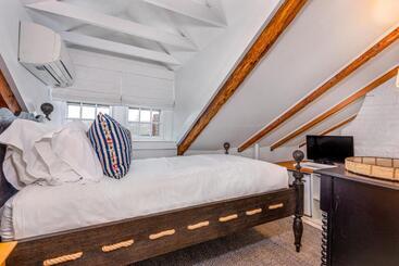 Hotel Nantucket Periwinkle