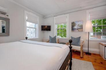Hotel Nantucket Periwinkle