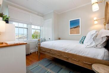 Hotel Nantucket Periwinkle